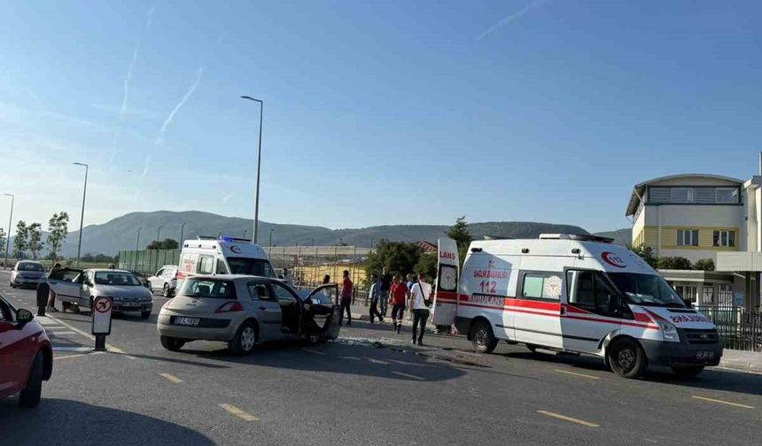 Menteşe’de trafik kazası: 2’si çocuk 3 kişi yaralandı