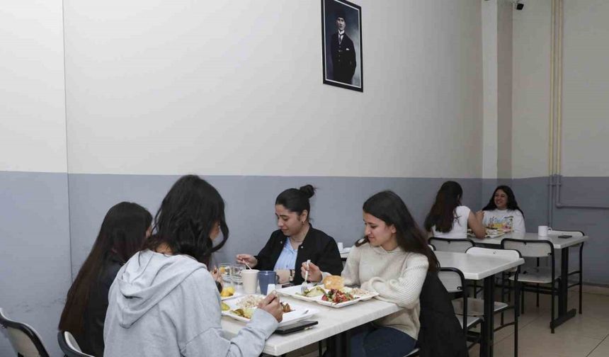 Mersin Büyükşehir Belediyesinden Gülnar’da eğitim hayatına destek