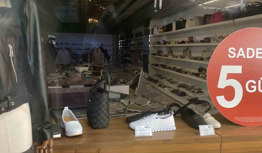 Mersin Forum AVM’deki iş yerinde asma cam tavan çöktü: 2 yaralı