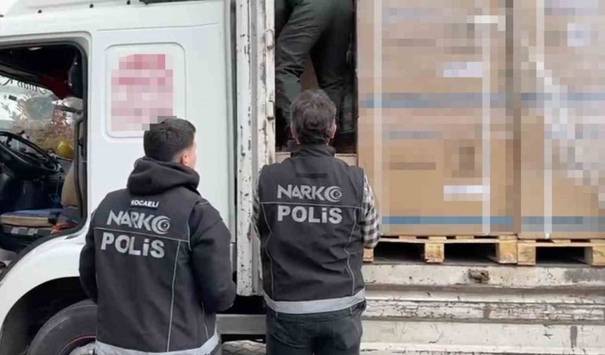 Narkotik köpeği tepki verdi, klimaların arasından binlerce uyuşturucu çıktı