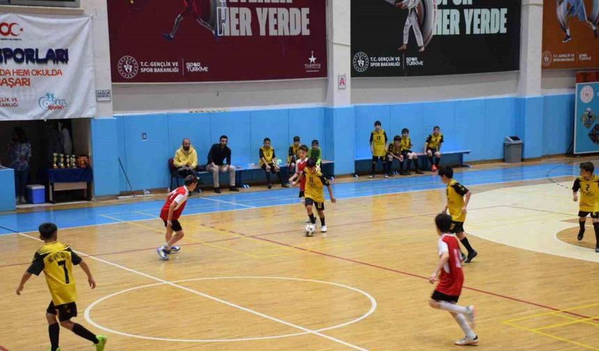 Okul Sporları futsal müsabakaları tamamlandı