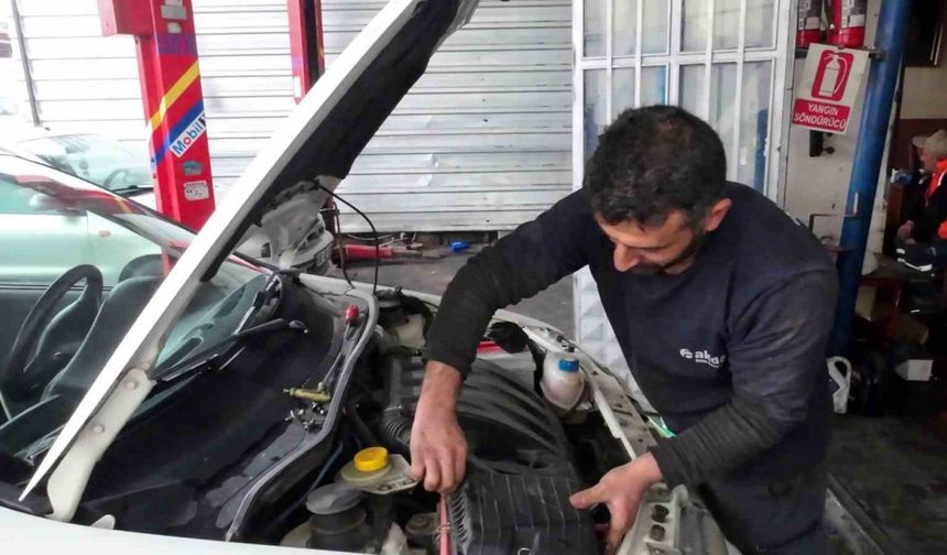 Oto bakım ustaları uyarıyor: "Araçların yaz bakımı ihmal edilmemeli"