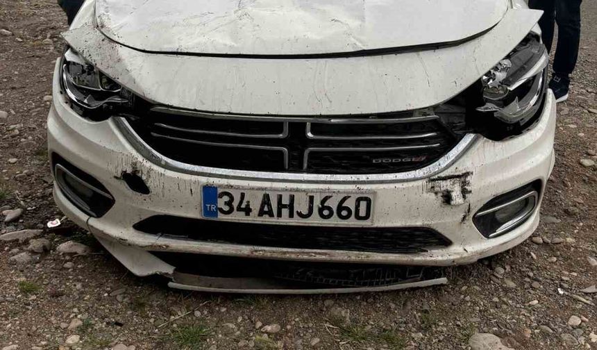 Otomobil 3 metre yükseklikteki köprüden uçtu: 3 yaralı