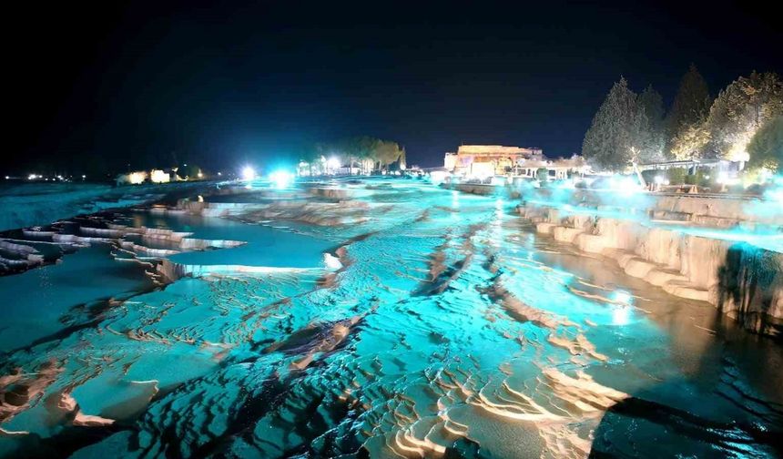Pamukkale ve Hierapolis’i gece 76 bin kişi ziyaret etti