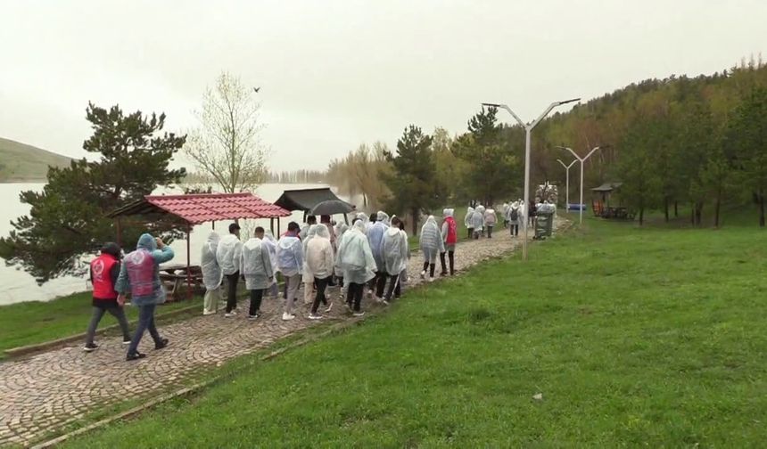 Polis gençlerle piknikte buluştu
