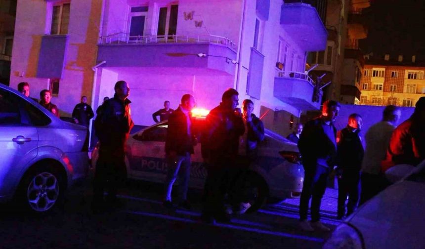 Polisi arayıp, "Bizi dövüyorlar" diye polisleri şikayet etti