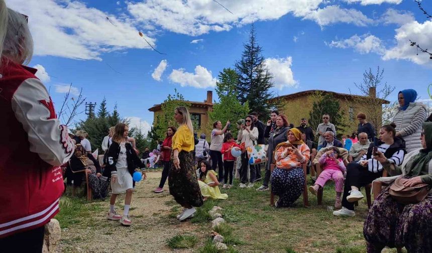 Sanatçıların köyünde Hıdırellez coşkusu