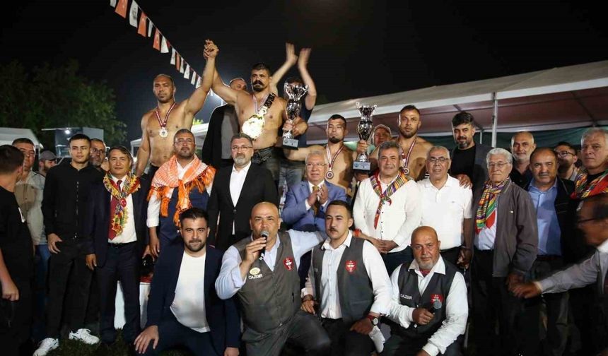 Serik’te Başpehlivan Cengizhan Şimşek oldu