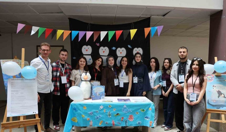 Sınıf öğretmenliği öğrencilerinden etkileşimli okuma sergisi