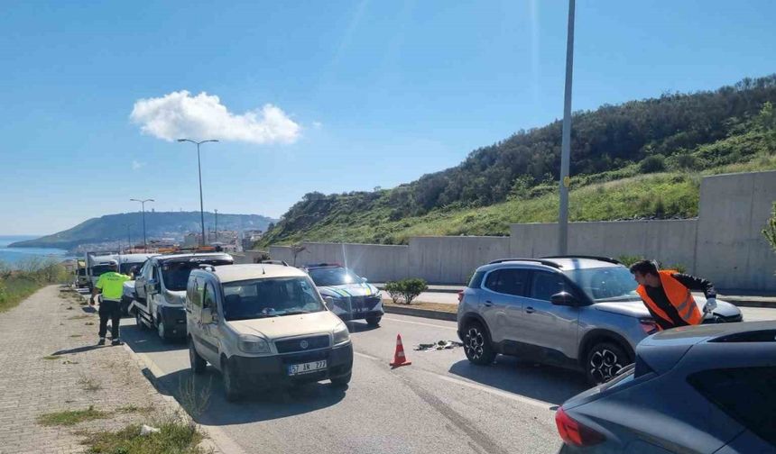 Sinop’ta 3 araçlı zincirleme kaza: 2 yaralı