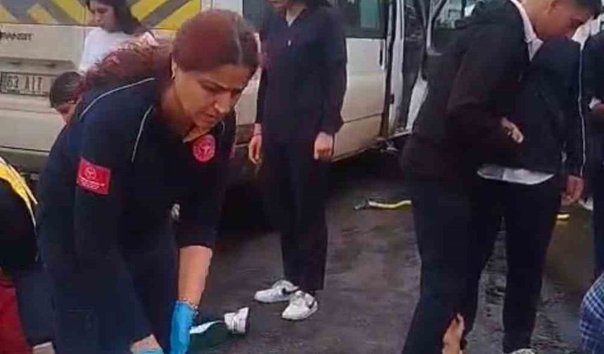 Siverek’te öğrenci servisi tıra çarptı: 6 yaralı