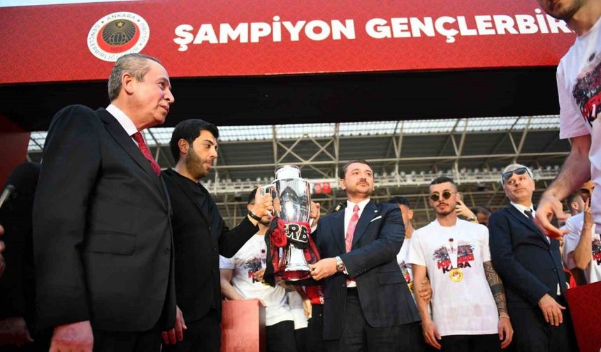 Süper Lig’e yükselen Gençlerbirliği, kupasını aldı