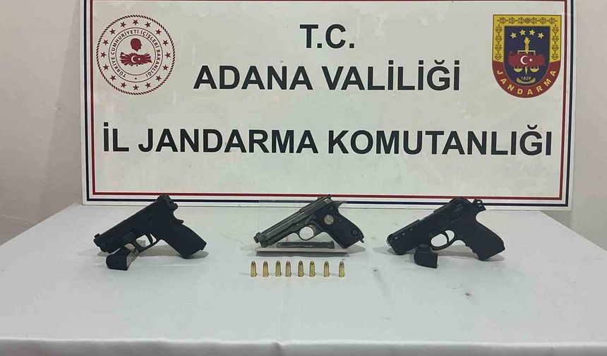 Şüpheli şahıslardan 3 ruhsatsız tabanca ele geçirildi