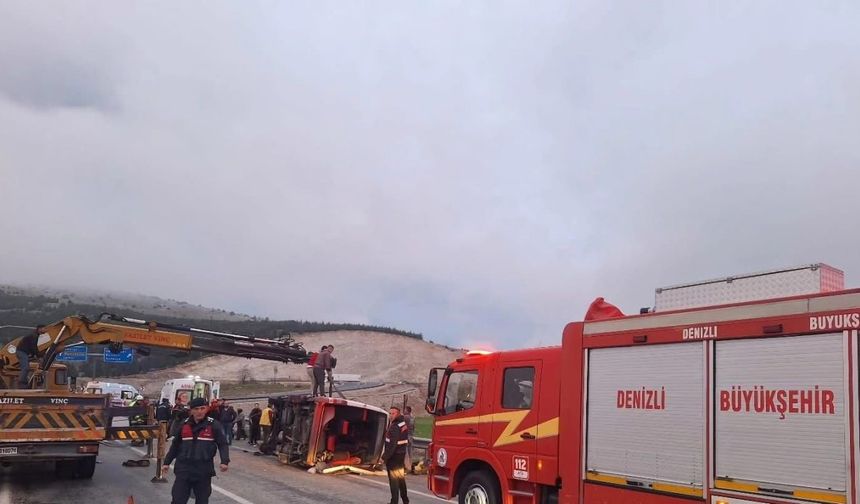 Tekstil işçilerini taşıyan minibüs karşı şeride geçerek otomobille çarpıştı: 1’i ağır 13 yaralı