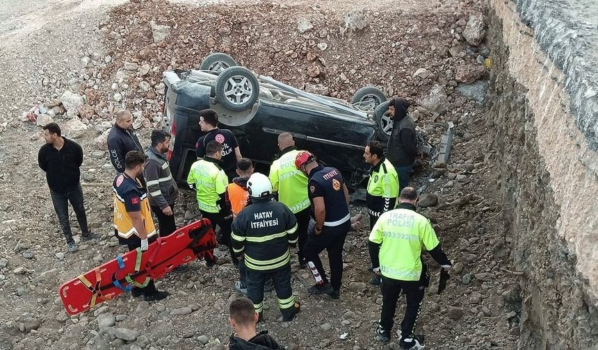 Ters dönen aracın sürücü yaralandı
