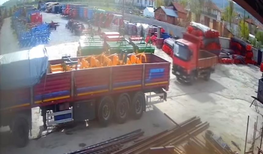 Tokat’ta harekete geçen kamyonet park halindeki tıra çarparak durdu