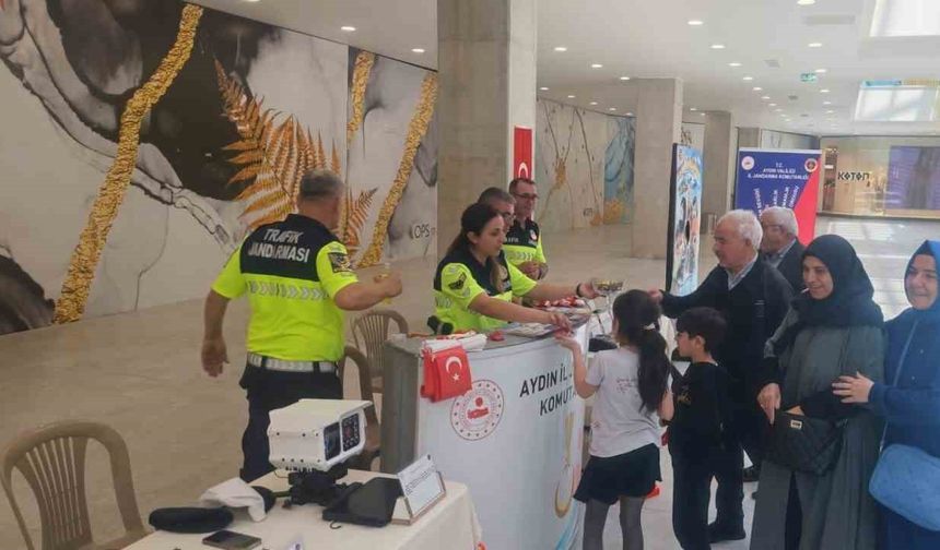 Trafik Jandarmanın standına ilgi yoğun oldu