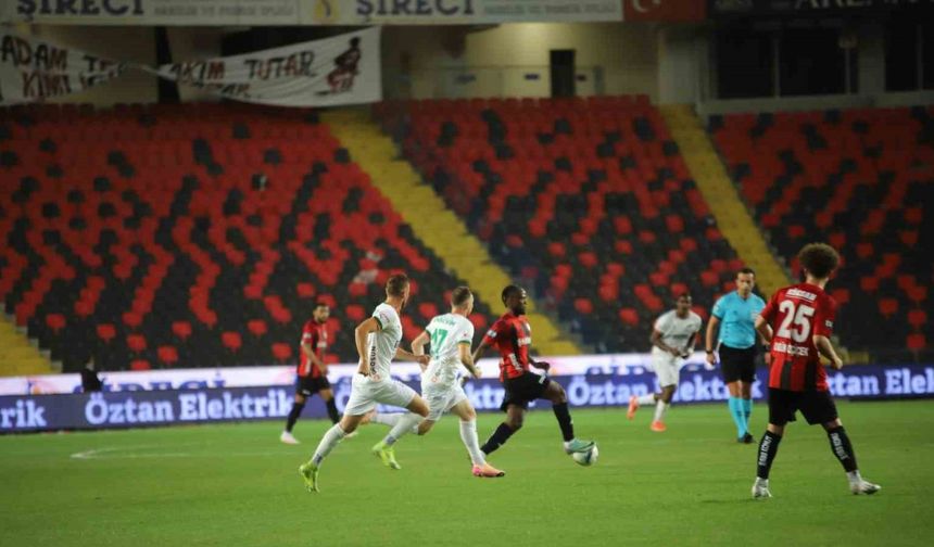 Trendyol Süper Lig: Gaziantep FK: 0 - Alanyaspor: 0 (İlk yarı)