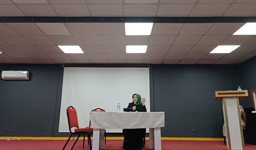 Tutak’ta "Aileyi  Ayakta Tutan Değerler" konulu konferans düzenledi.
