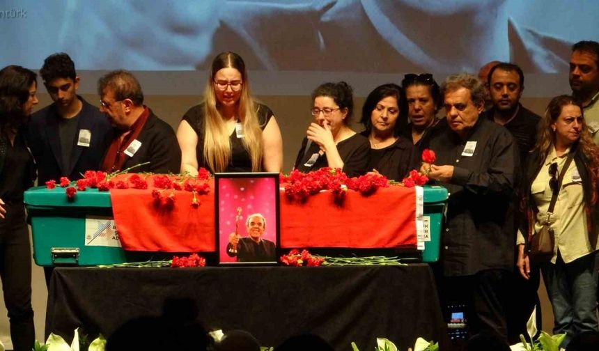 Ünlü yönetmen Ali Özgentürk memleketinde son yolculuğuna uğurlandı