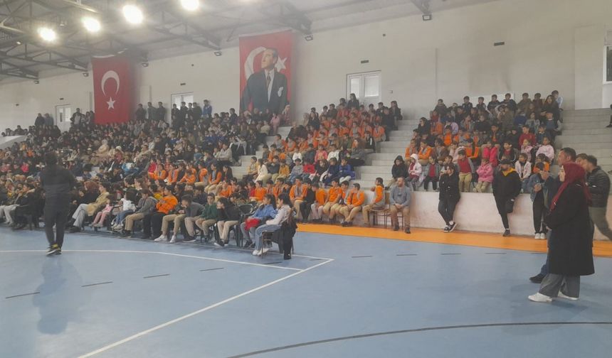 Vagon Sahne Akyaka’da çocuklarla buluştu