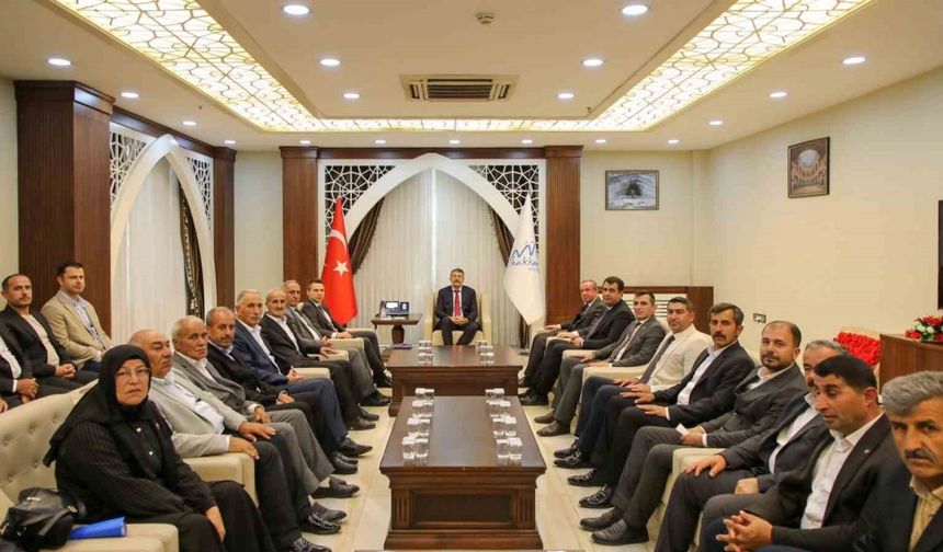 Vali Çelik, Şemdinli muhtarlarıyla bir araya geldi