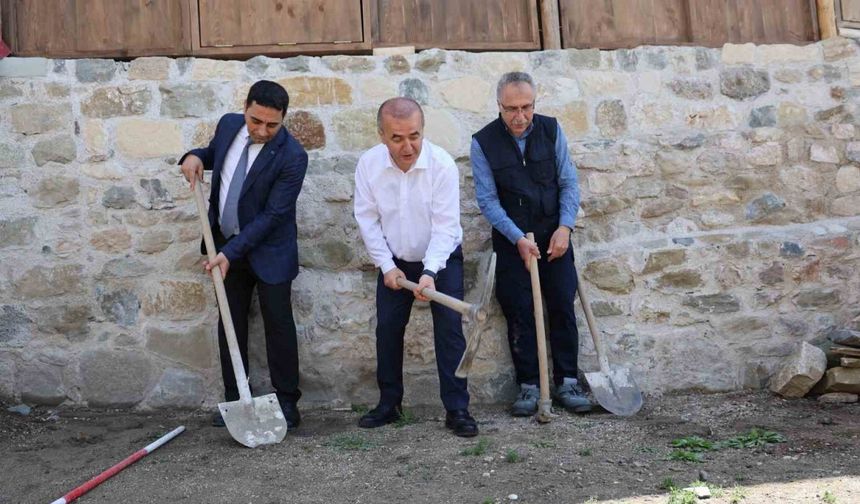 Vali Hatipoğlu ilk kazmayı vurdu, 5 bin yıllık kalede kazı başladı