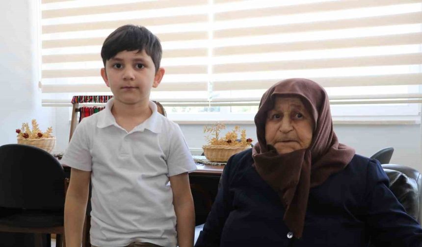 Vefa ve gurur bir arada: Şehit annesi, oğlunun adını taşıyan kurumu torunuyla ziyaret etti