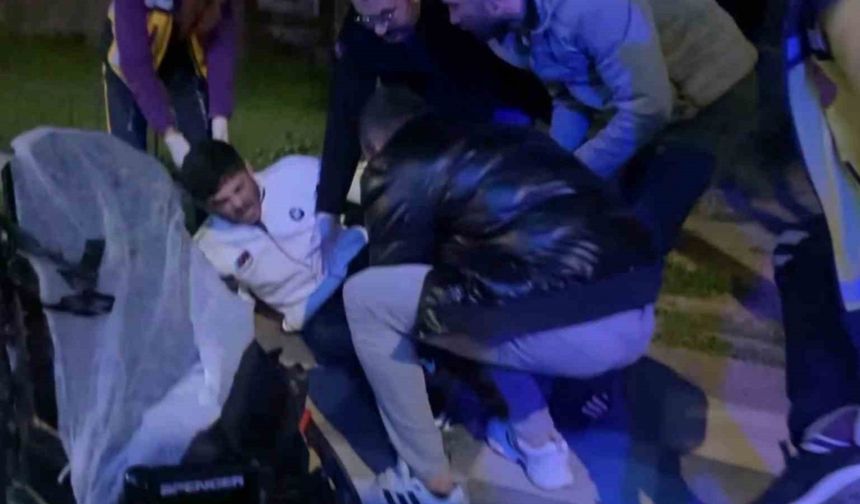 Virajı alamayan motosiklet kaldırıma çarptı: 2 yaralı