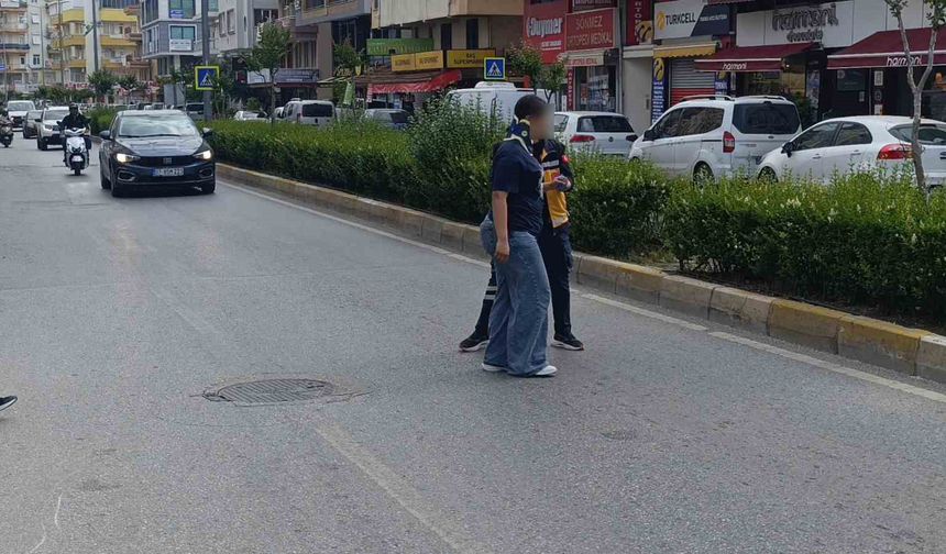 Yaya geçidini kullanmayan çocuğa motosiklet çarptı: 1 yaralı