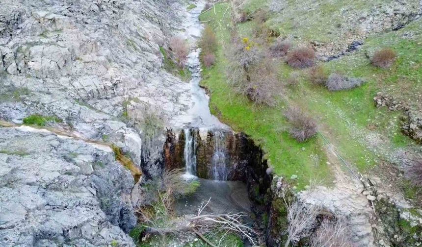 Yozgat’ta bahar güzelliği: Evci köyü şelalesinde görsel şölen başladı
