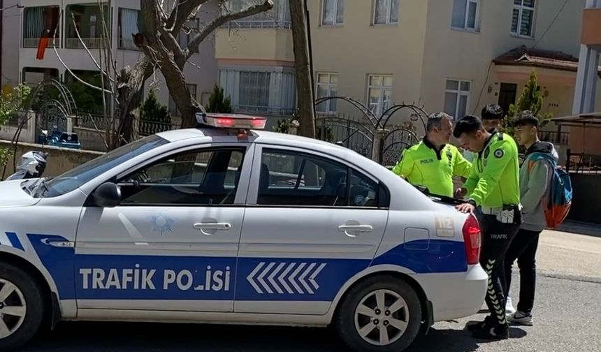 Zile’de kasksız ve belgesiz motosiklet kullananlara ceza yağdı