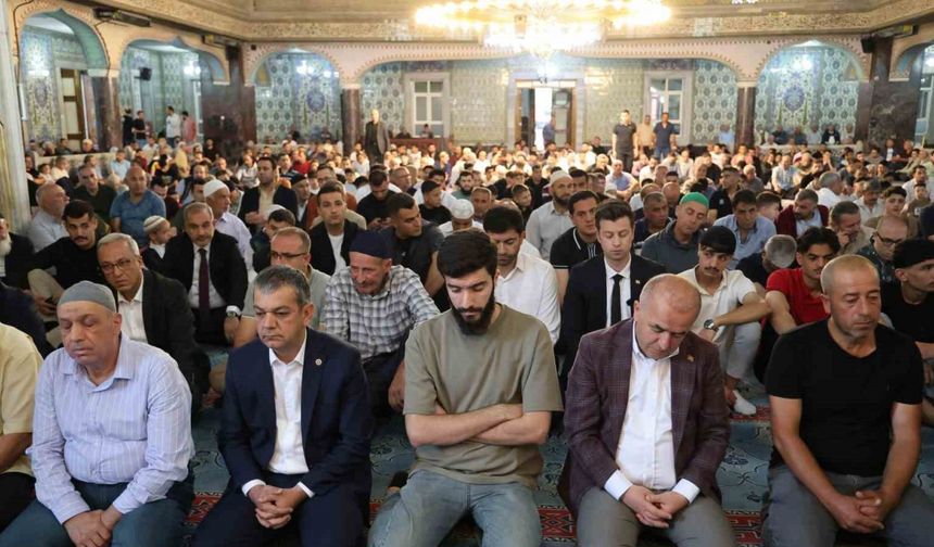 Bayram namazında camiler doldu