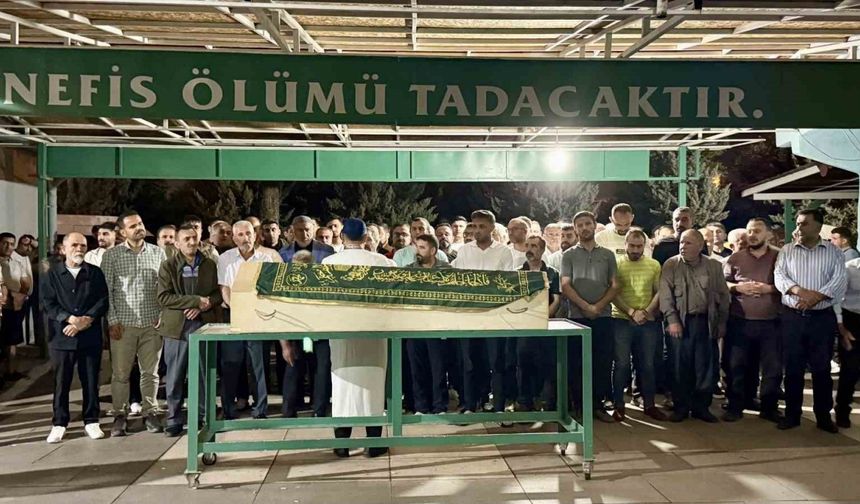Diyarbakır’da yangında hayatını kaybeden anne ve üç çocuğu defnedildi