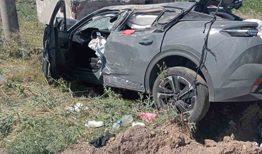 Elazığ’da otomobil şarampole uçtu: 4 yaralı
