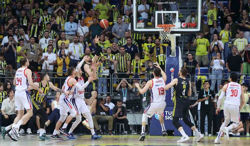 Fenerbahçe, seride 2-0 öne geçti