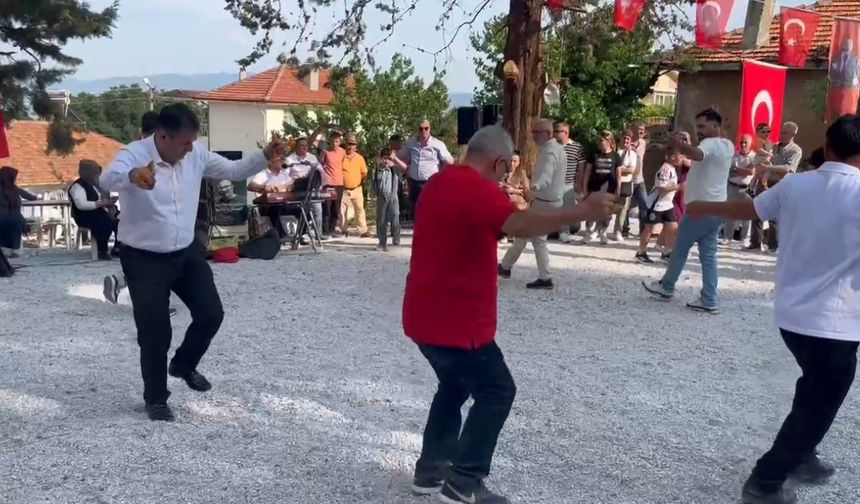 Gediz Gürlek Köyü’nde hem şenlik hem taş ocağı protestosu