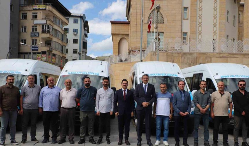 Hakkari Belediyesi filosuna 6 yeni araç daha ekledi