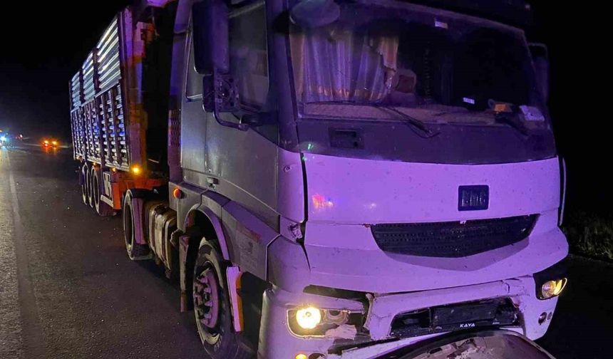 Kütahya’da tır, otomobile çarptı: 4 yaralı