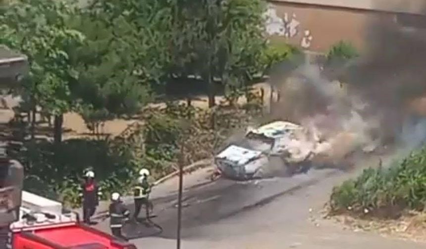 Mahallede araç yangını paniğe neden oldu