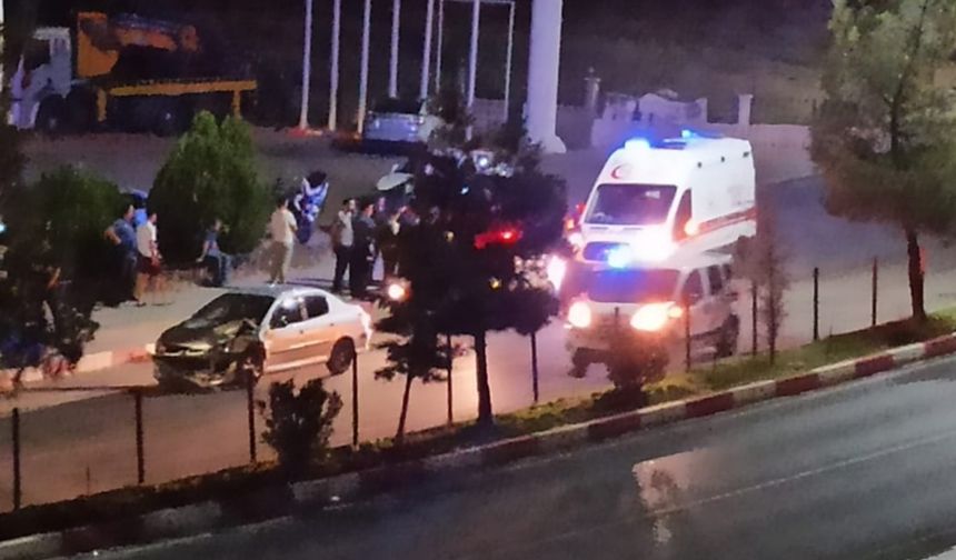 Siirt’te iki otomobil çarpıştı