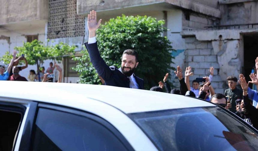 Suriye Devlet Başkanı Şara, ilk kez ziyaret ettiği Dera’da yoğun ilgi gördü