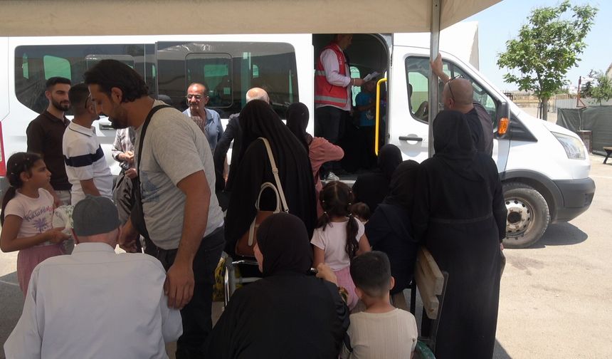 Suriyeli sığınmacıların geri dönüş yolculuğu bayramın ikinci gününde de sürüyor
