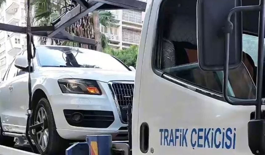 Adana'da engelli park yerlerine araçlarını koyan sürücülere ceza kesildi