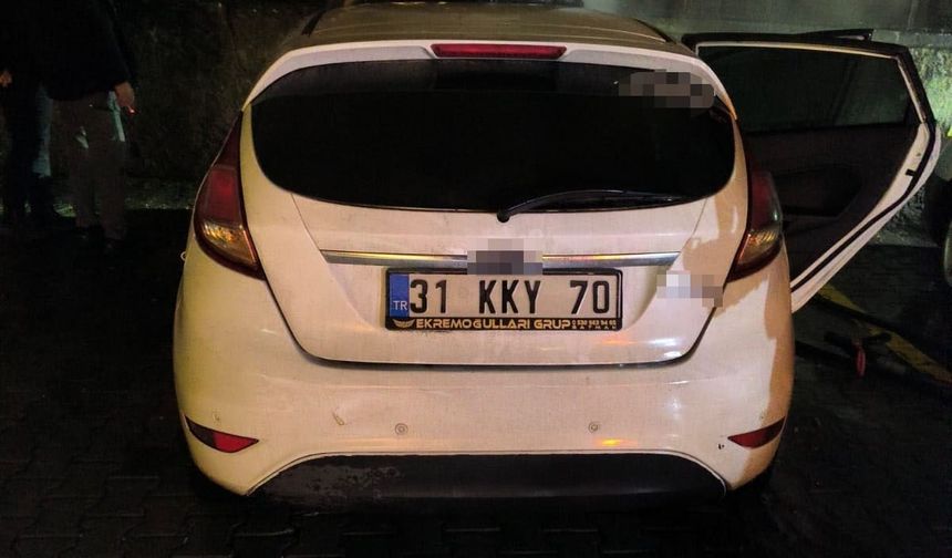 Batman'da park halindeki otomobil yandı