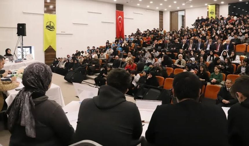 Bayburt'ta 'Liseler Arası Münazara Yarışması' düzenlendi