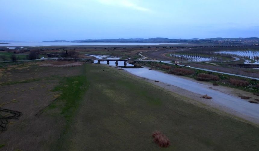 Büyükçekmece gölünde su azalıyor