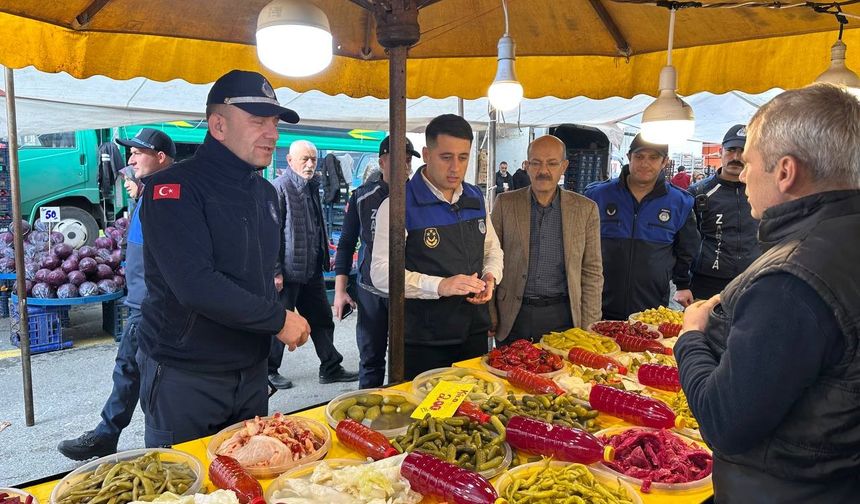 Çayırova'da pazar esnafına fiyat ve tartı denetimi