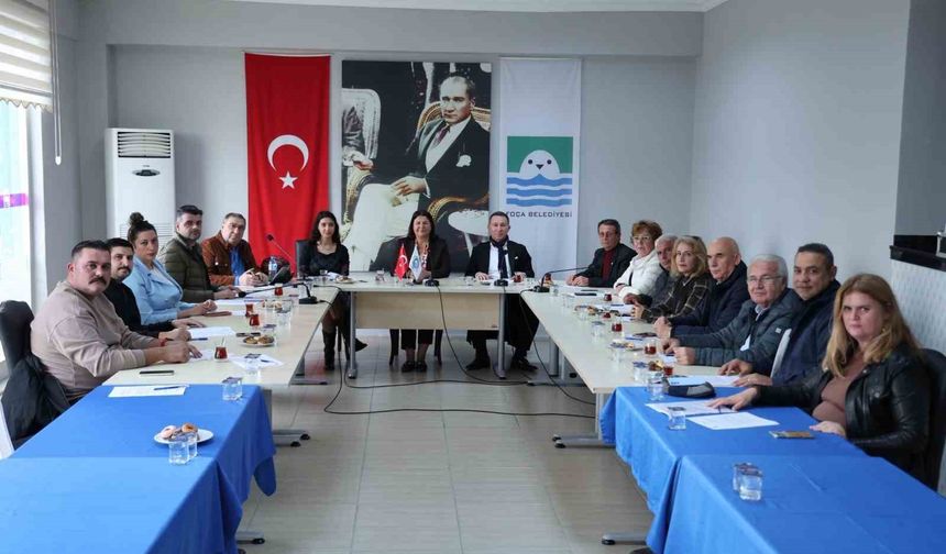 Foça Meclisi'nde gerginlik: CHP'li meclis üyesinden Başkan Fıçı'ya 'satış' vetosu