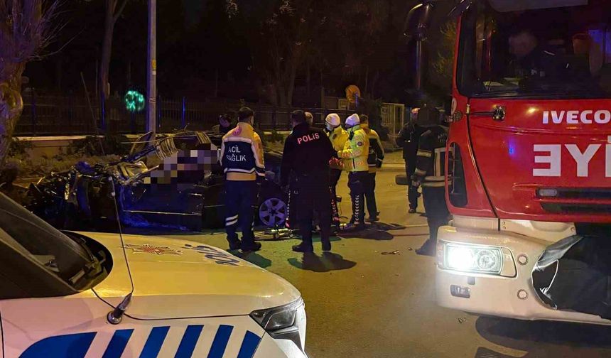 Kaldırıma çarpan otomobil 200 metre savruldu: 1 ölü, 1 ağır yaralı